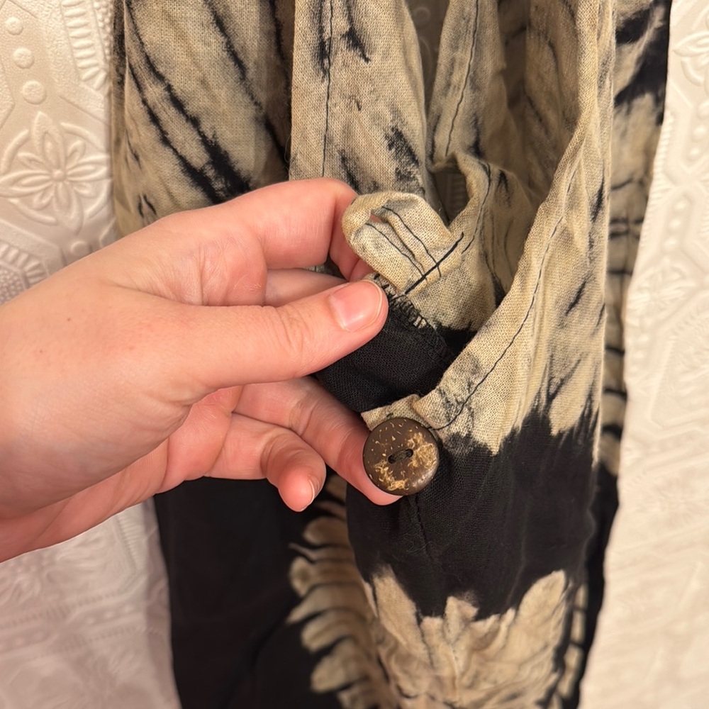 SOLD Stylish Black and Cream Women's Bag - Picture 5 of 7